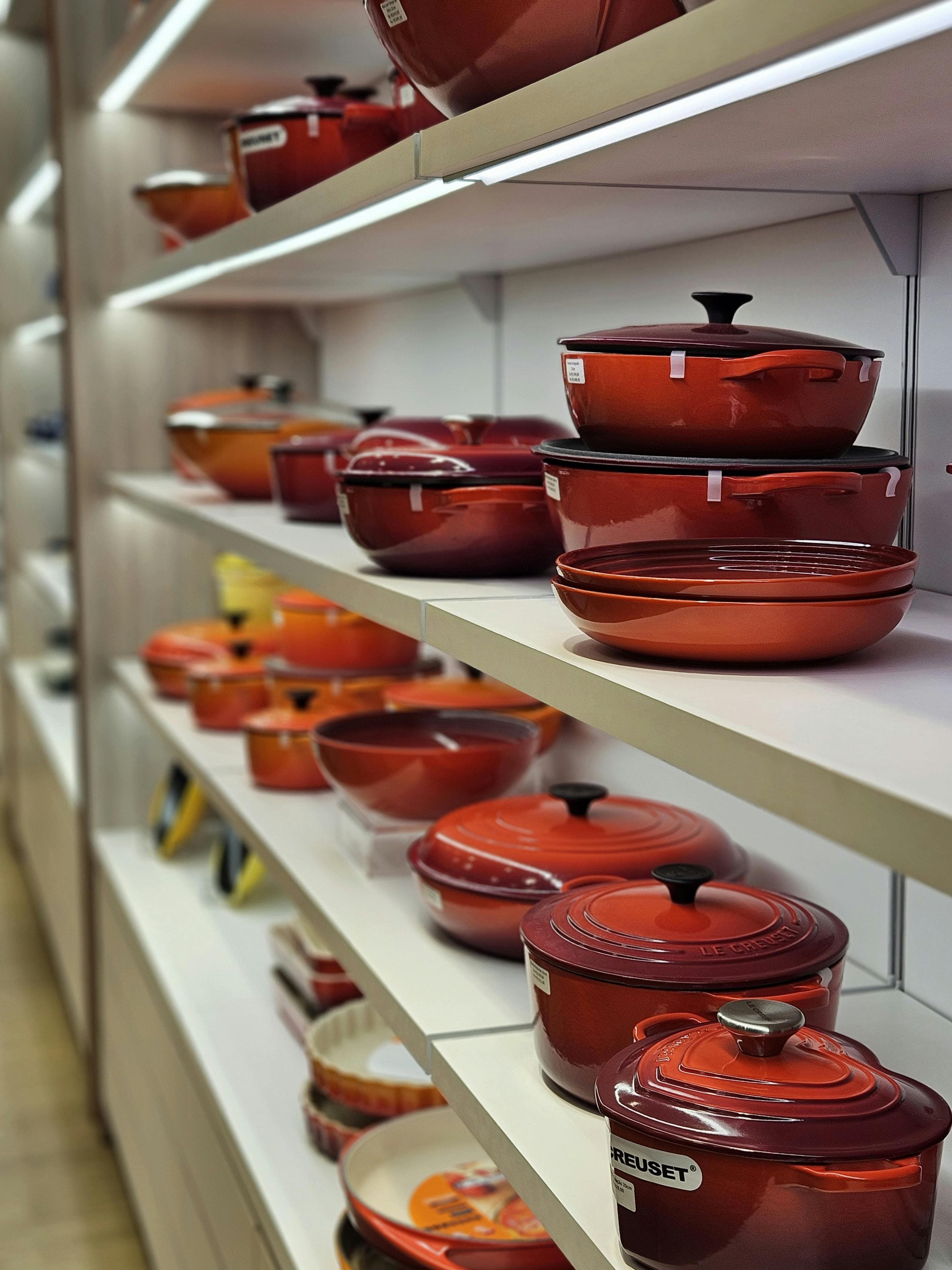 Préserver l'Éclat de votre Vaisselle en Porcelaine : Le Guide d'Entretien